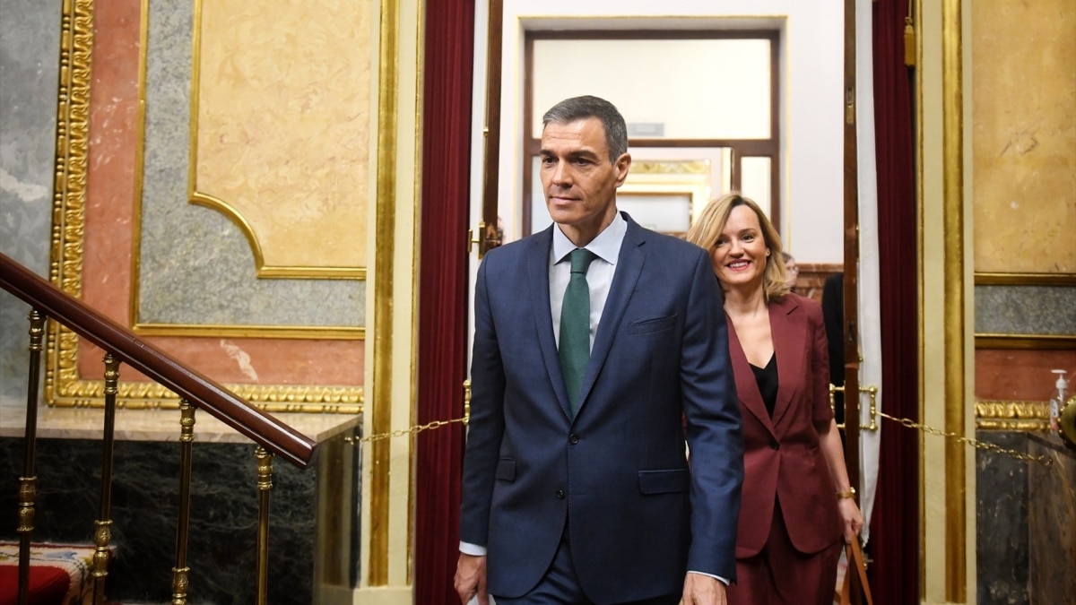 El presidente del Gobierno, Pedro Sánchez, a la entrada del hemiciclo del Congreso de los Diputados