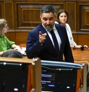 Abascal se va a quedar sin dedo (y nosotros también)