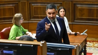 Abascal se va a quedar sin dedo (y nosotros también)