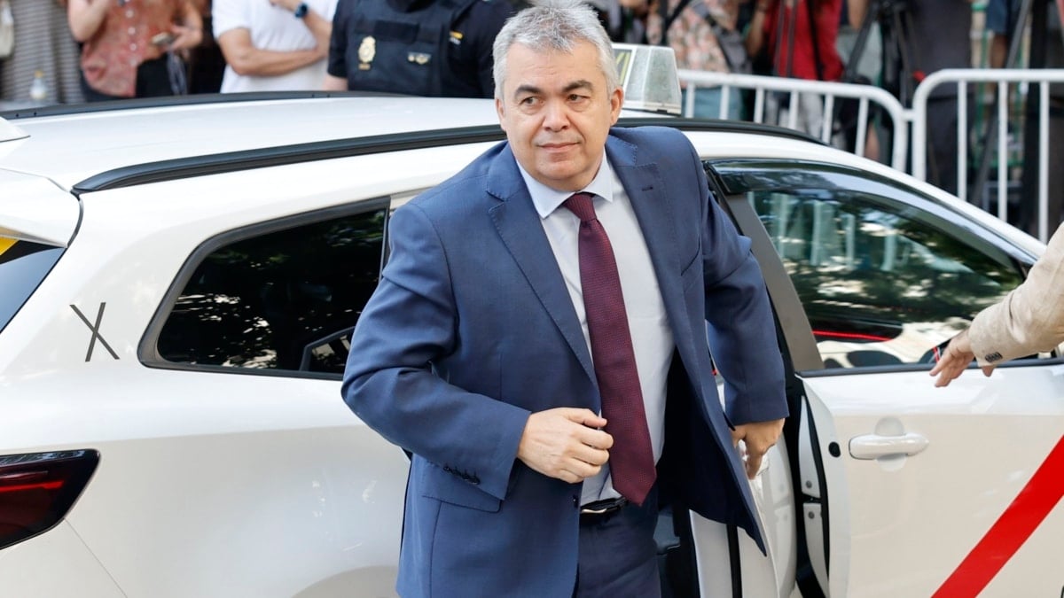 El ex secretario de organización del PSOE Santos Cerdán a su llegada antes de comparecer