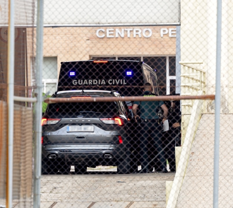 El abogado al que grabaron con Leire Díez visitó a Santos Cerdán nada más entrar en la cárcel