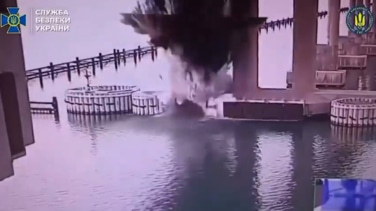 Nuevo golpe de la inteligencia ucraniana a Putin: dañan el puente de Crimea con una explosión submarina