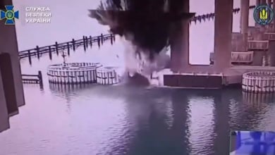 Nuevo golpe de la inteligencia ucraniana a Putin: dañan el puente de Crimea con una explosión submarina