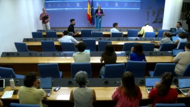 Quién es Adrián RescueYou, protagonista de la nueva rueda de prensa con gresca de Sumar en el Congreso