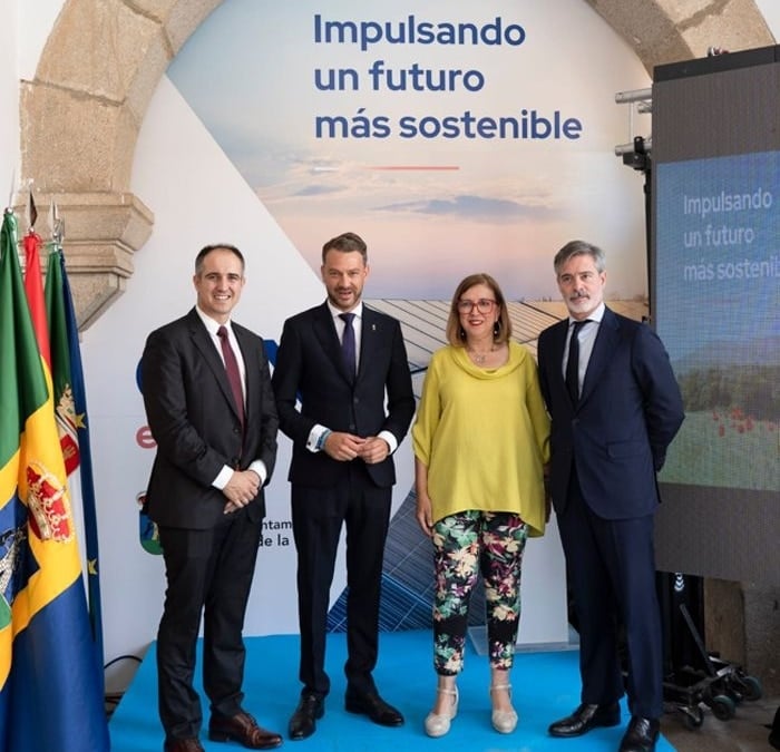 Cox arranca en Extremadura su plan nacional de más de 200 comunidades energéticas