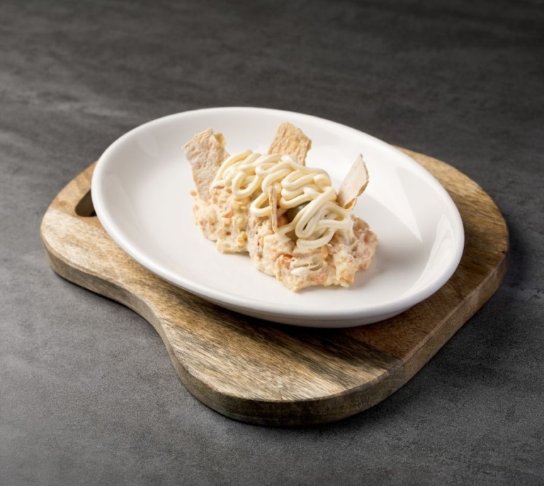 La ensaladilla, presente en siete de cada diez cartas de los restaurantes españoles