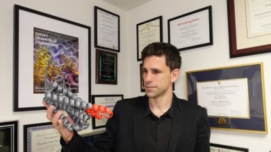 El español que busca los medicamentos del futuro en los genes de las especies extintas