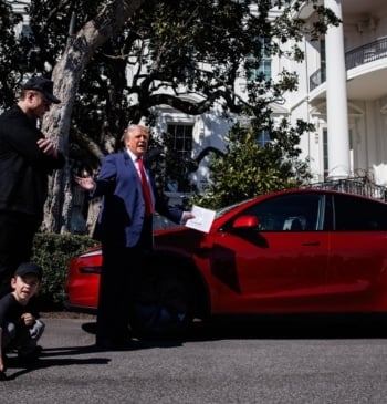 Se vende Tesla S rojo kilómetro cero, razón: la Casa Blanca