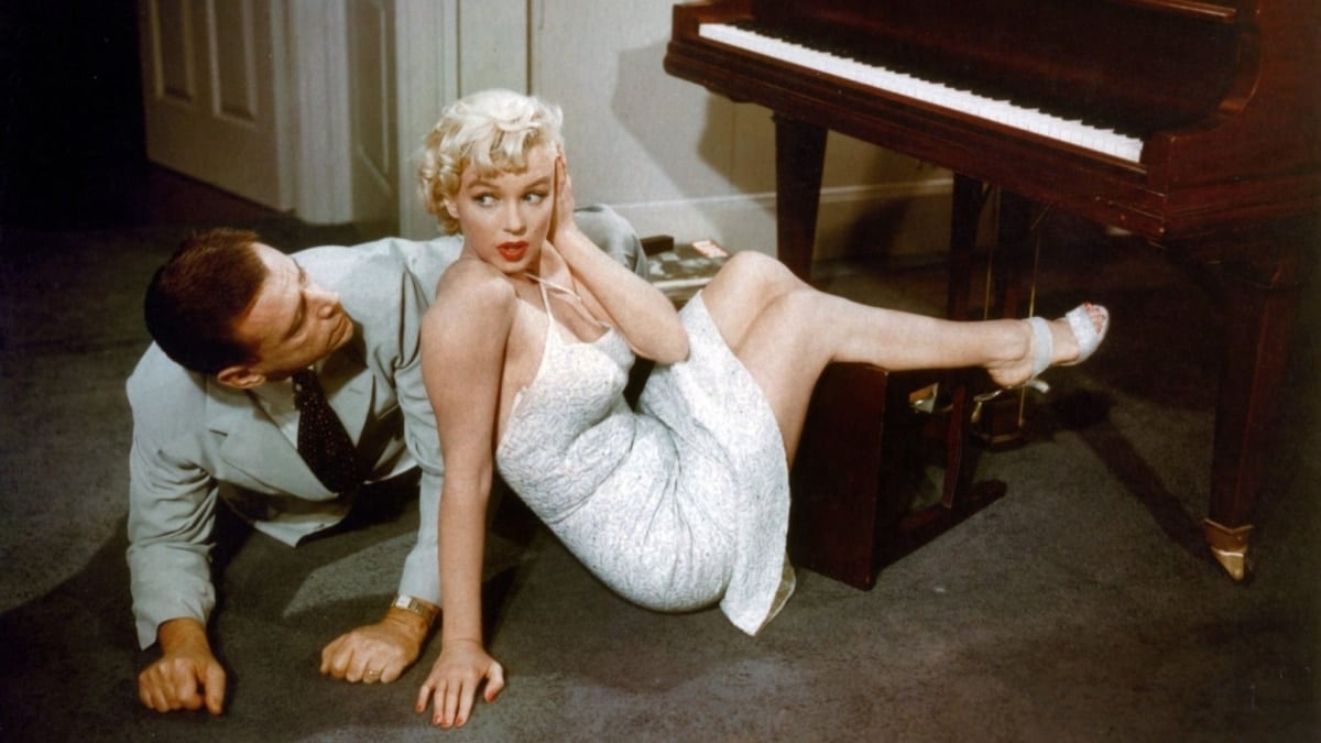 Marilyn Monroe y Tom Ewell en una escena de 'La tentación vive arriba' (1955)