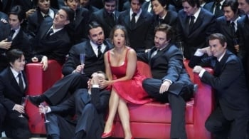 El amor y la muerte en 'La traviata', como nunca y como siempre 