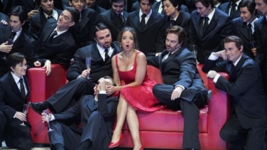El amor y la muerte en 'La traviata', como nunca y como siempre 