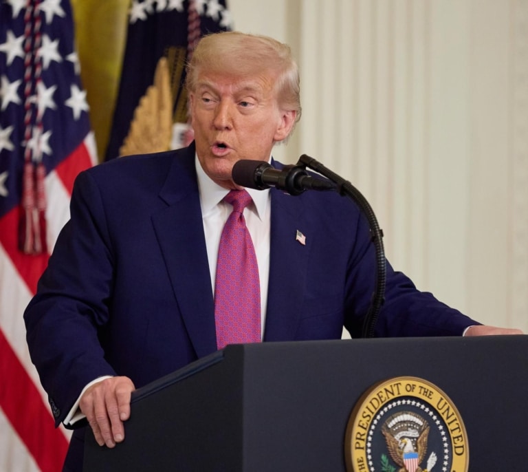 Trump insta a Irán a llegar a un acuerdo nuclear para evitar ataques "aún más brutales"