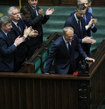 El primer ministro polaco supera la moción de censura y anuncia cambios [...]