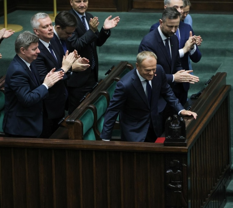 El primer ministro polaco supera la moción de confianza y anuncia cambios en el Gobierno en julio