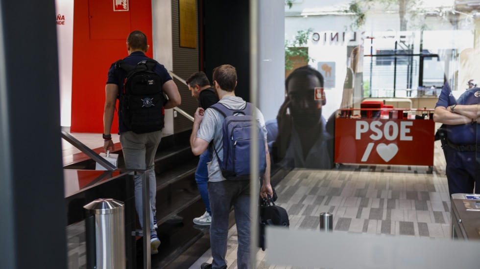 Las "cloacas" del PSOE se reunieron en el despacho de Cerdán en Ferraz para salvar a Tubos Reunidos 