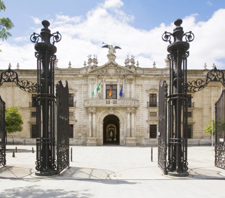 Un profesor español corrige a Einstein y resuelve un problema de hace 120 años