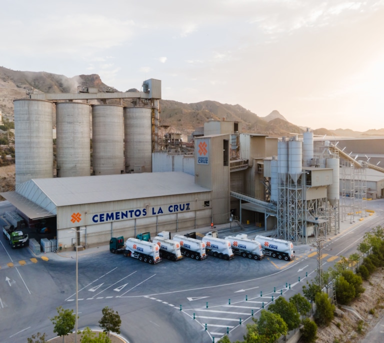 Cementos La Cruz invertirá 100 millones de euros en descarbonización y facturará 237 millones en 2030