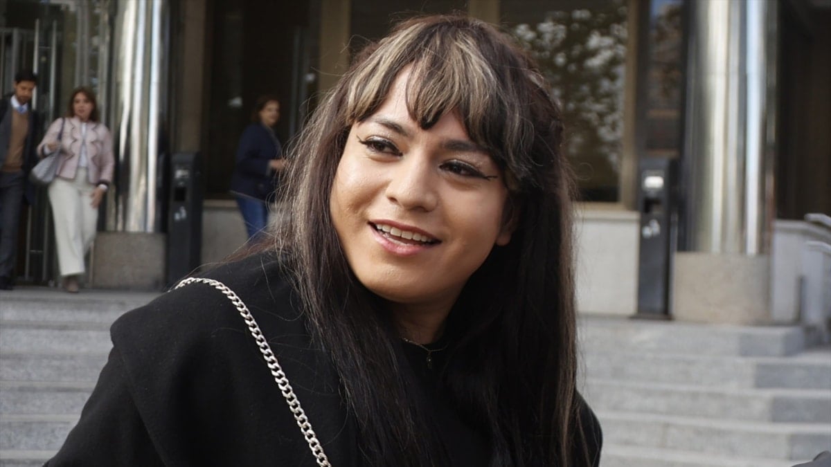 Valeri Cuéllar a la salida de los Juzgados de Plaza Castilla tras su 'cara a cara' con Álvaro Muñoz Escassi en octubre de 2024.