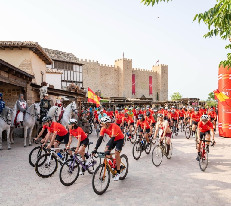 La Vuelta Ciclista celebra su 90º aniversario en Puy du Fou con leyendas como Miguel Induráin, Carlos Sastre o Perico Delgado