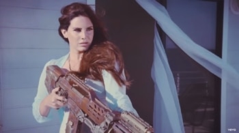La reina triste de Estados Unidos cumple 40: Lana del Rey, entre Dios, moteles y cigarrillos