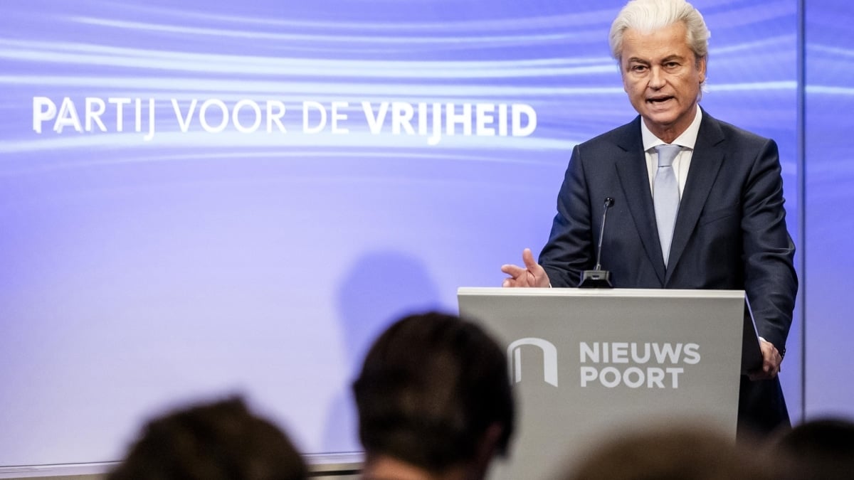 El líder del Partido por la Libertad (PVV), Geert Wilders, habla durante una conferencia de prensa