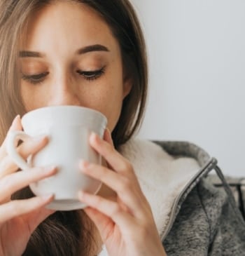 El café con cafeína se asocia a una vejez más saludable en [...]
