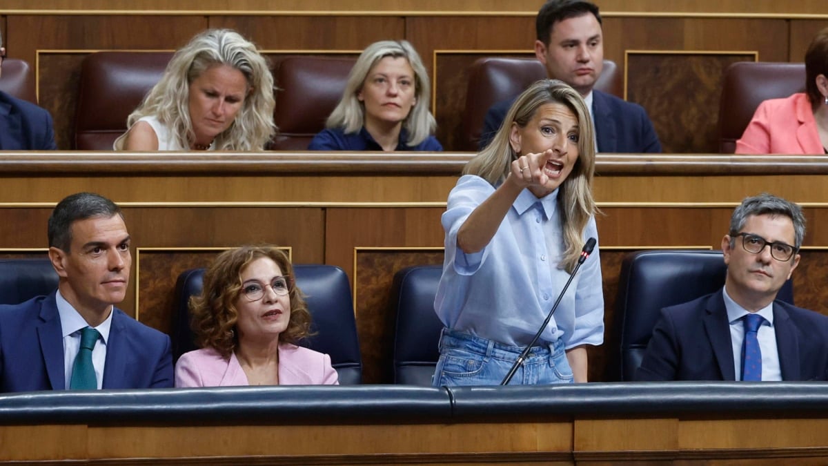 La vicepresidenta del Gobierno, Yolanda Díaz, durante su turno de intervención este miércoles en la sesión de control al Ejecutivo en el Congreso de los Diputados