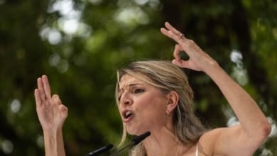 El choque de Sánchez con la OTAN deja a Yolanda Díaz en tierra de nadie por el gasto militar y acerca a Podemos e IU