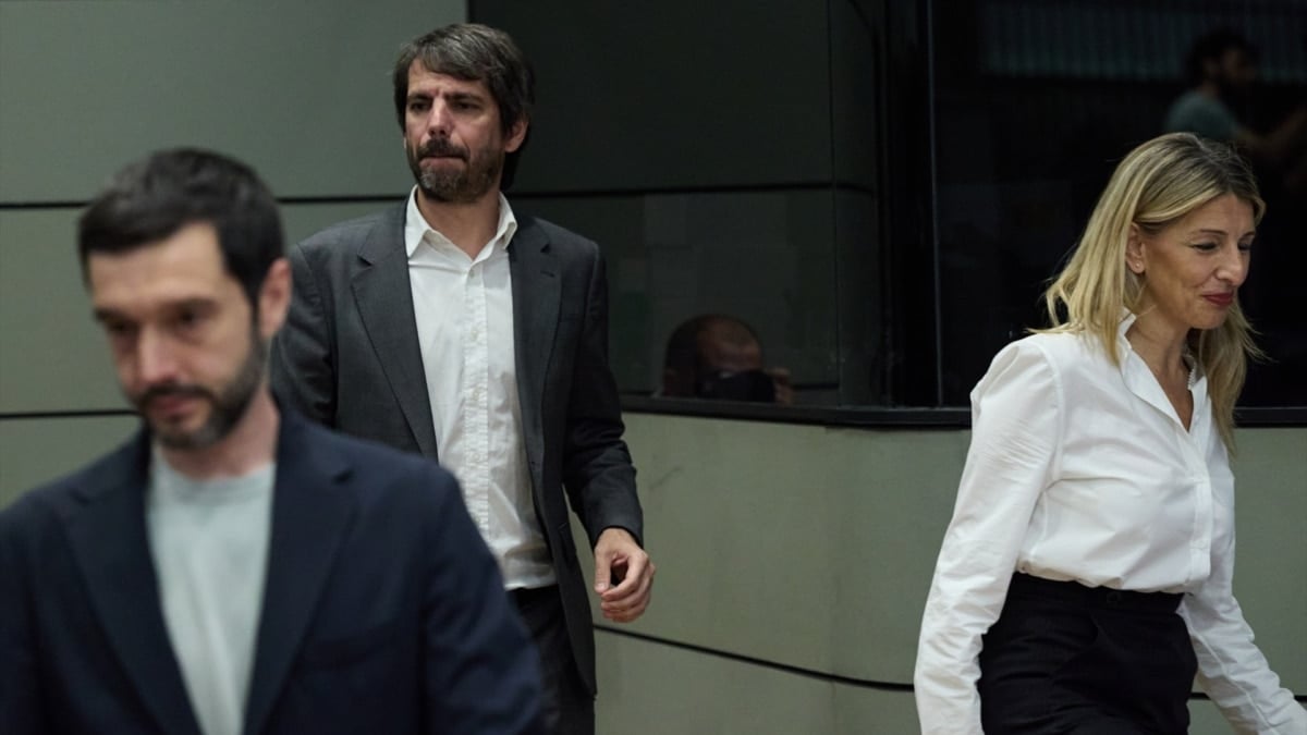 La vicepresidenta segunda del Gobierno, Yolanda Díaz, y los ministros Ernest Urtasun y Pablo Bustinduy, el lunes, tras la reunión con Sánchez