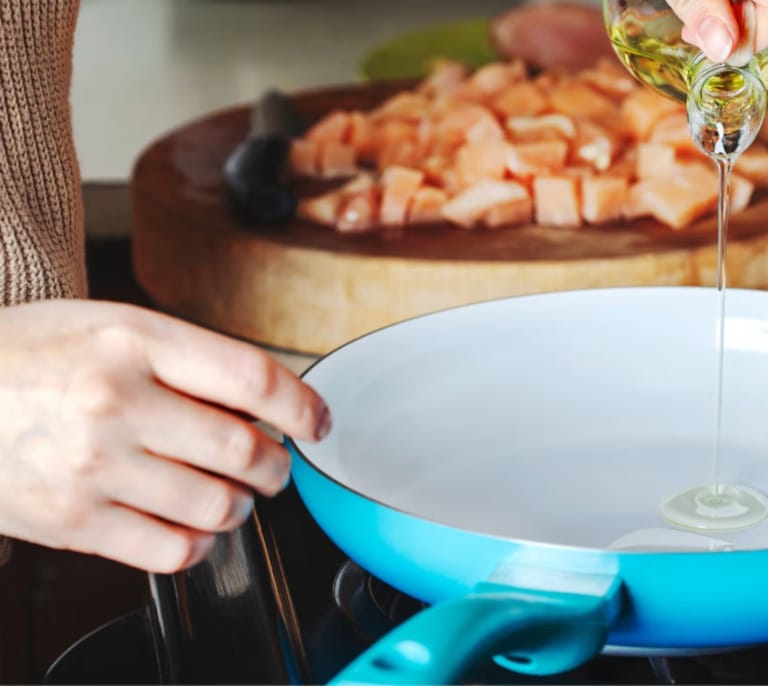 Trucos infalibles para cocinar y cuidar tus sartenes antiadherentes en casa