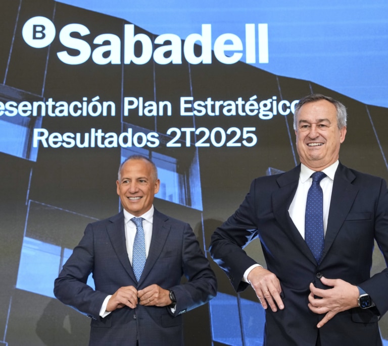 Sabadell carga los cañones del dividendo para protegerse del BBVA