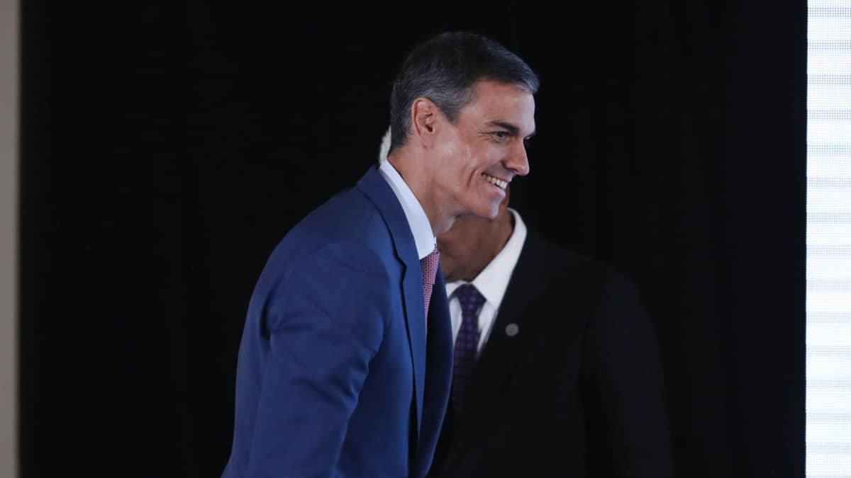 Sánchez promete seguir "sudando la camiseta" a pesar de los escándalos que le rodean