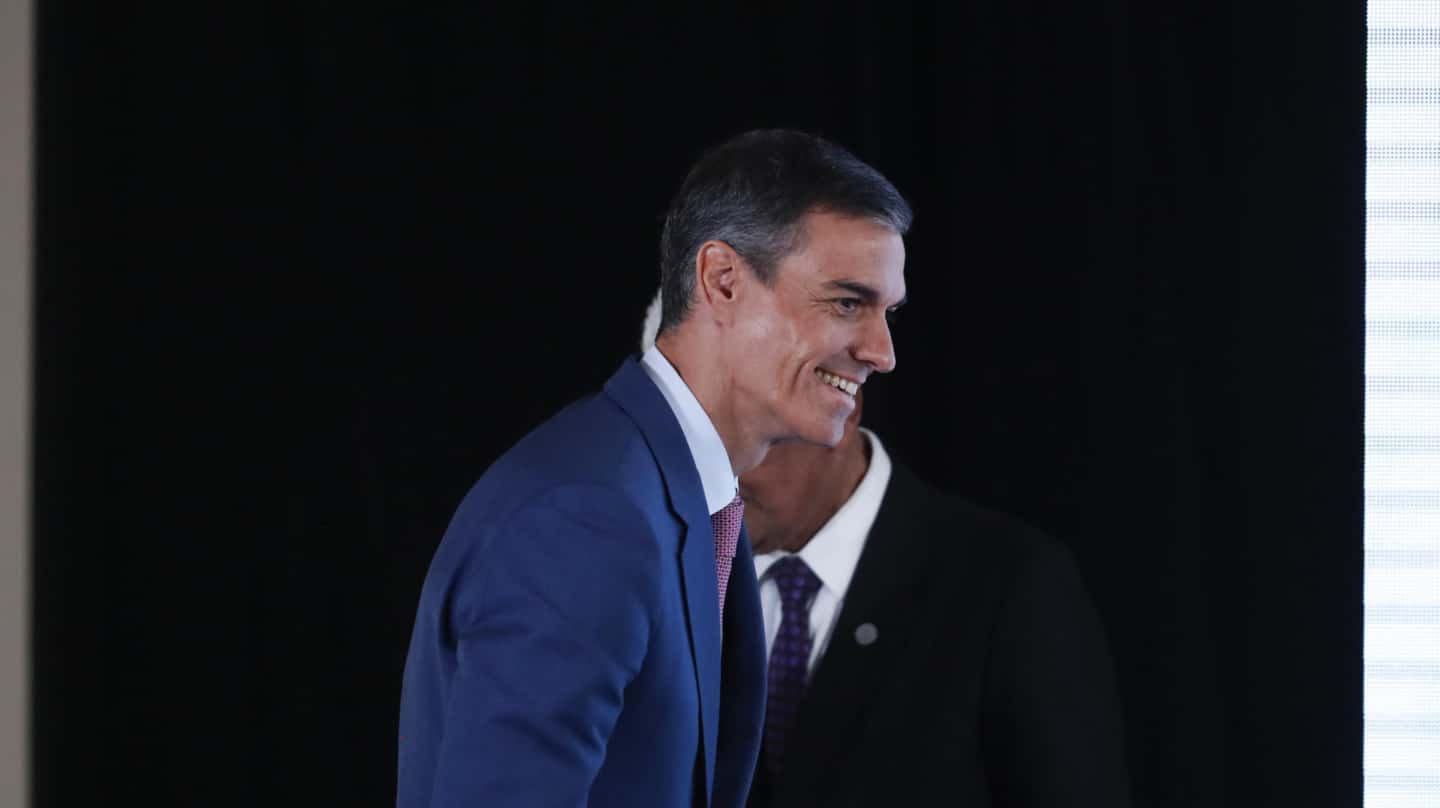 Sánchez promete seguir "sudando la camiseta" a pesar de los escándalos que le rodean