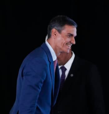 Sánchez promete seguir "sudando la camiseta" a pesar de los escándalos que [...]