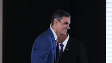 Sánchez promete seguir "sudando la camiseta" a pesar de los escándalos que le rodean