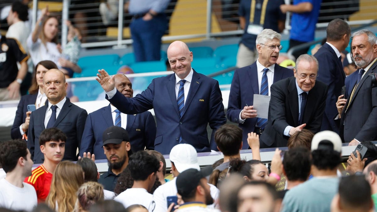 La FIFA expone trofeo del Mundial de Clubes en la Torre Trump de Nueva York