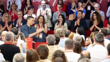 Sánchez refuerza los controles internos y se confiesa "tocado" pero con la "determinación intacta" para seguir adelante