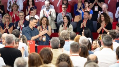 Sánchez refuerza los controles internos y se confiesa "tocado" pero con la "determinación intacta" para seguir adelante