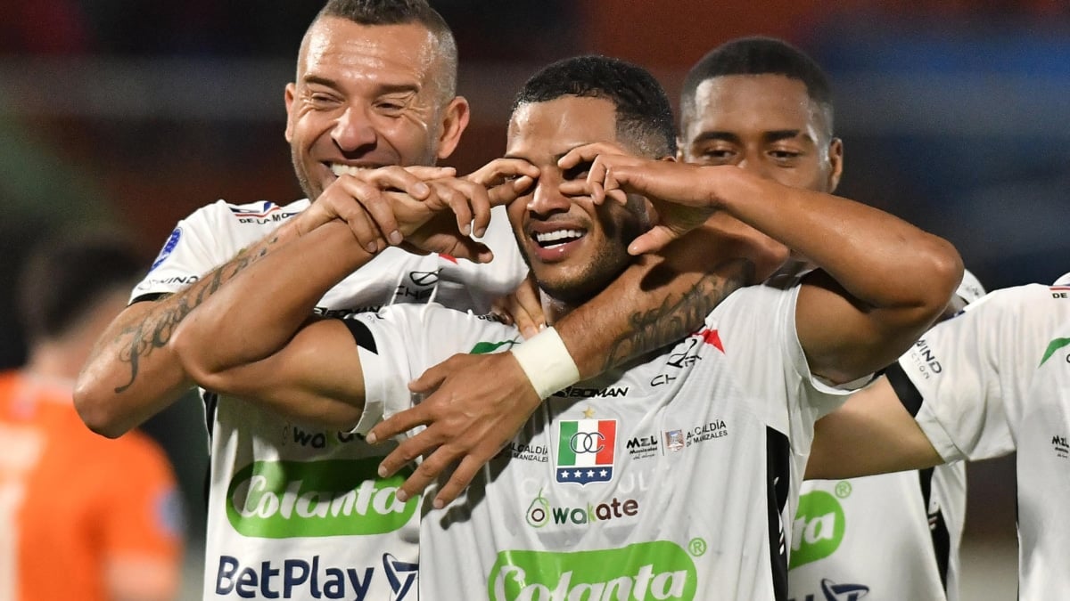 Once Caldas arrasa en Bolivia: goleó 3-0 y está cerca de octavos