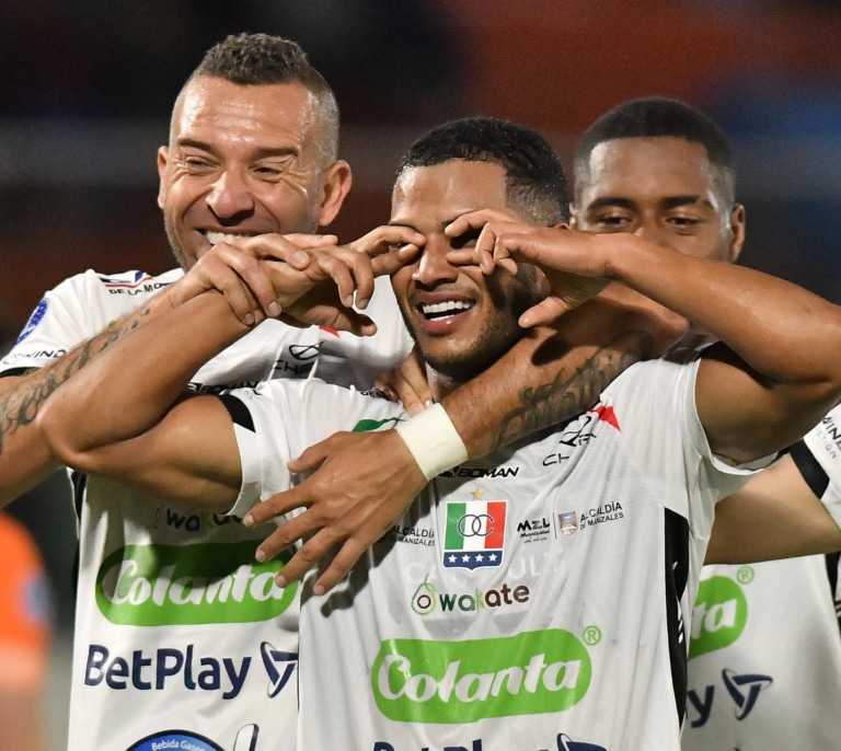 Once Caldas arrasa en Bolivia: goleó 3-0 y está cerca de octavos