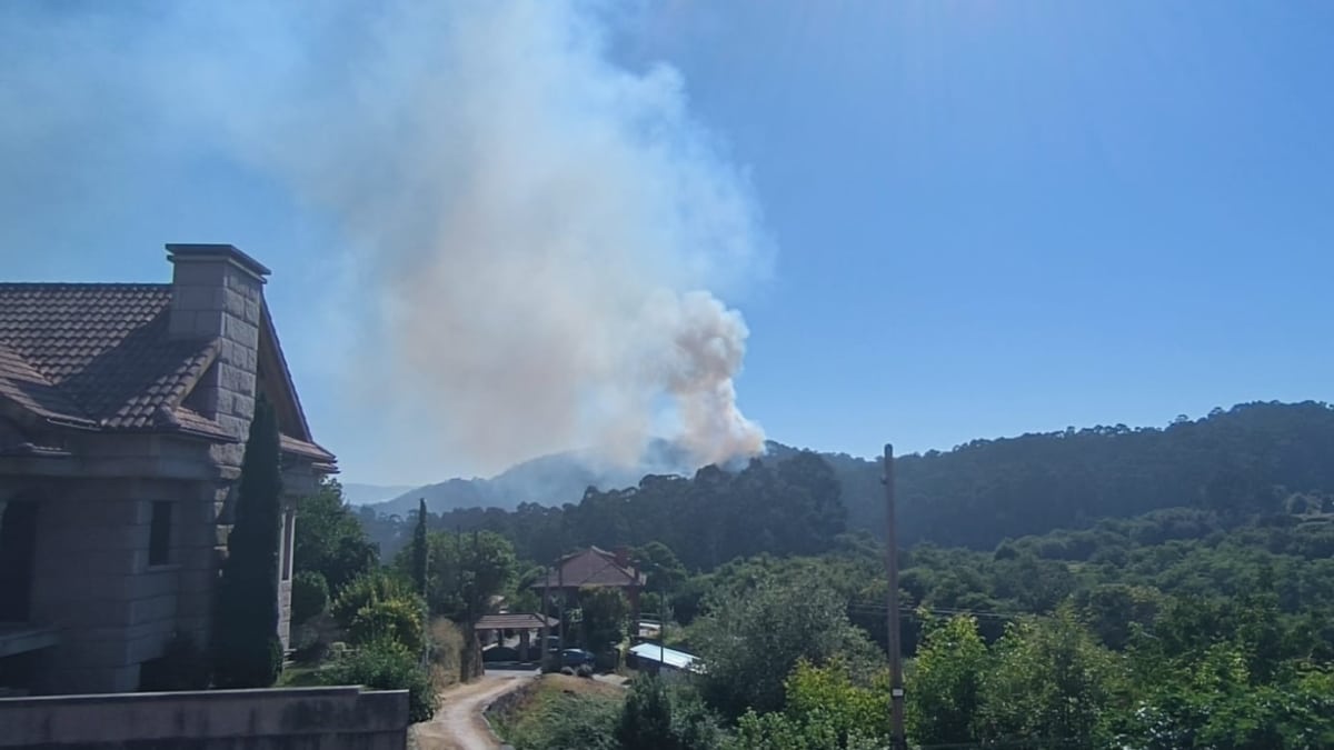 Imagen del incendio desde un punto cercano de la ciudad