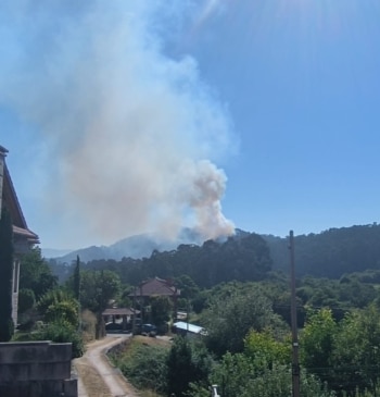 Controlado el incendio forestal de Lalín (Pontevedra), que afecta a unas 80 [...]