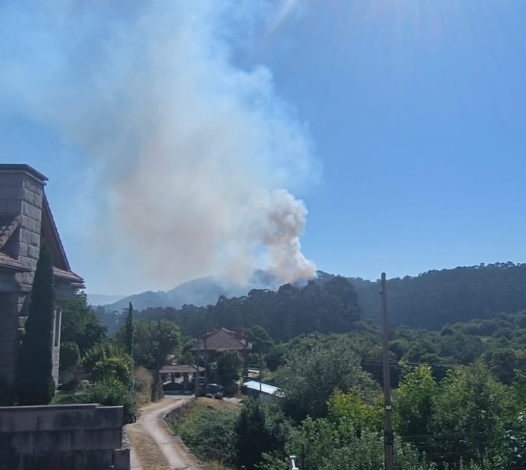 Controlado el incendio forestal de Lalín (Pontevedra), que afecta a unas 80 hectáreas