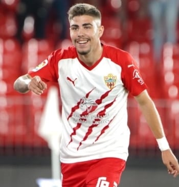 Alejandro Pozo deja el UD Almería e inicia nueva etapa en Polonia