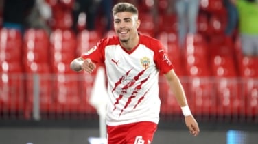 Alejandro Pozo deja el UD Almería e inicia nueva etapa en Polonia