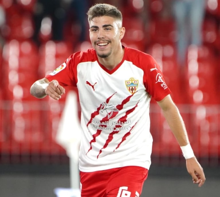 Alejandro Pozo deja el UD Almería e inicia nueva etapa en Polonia