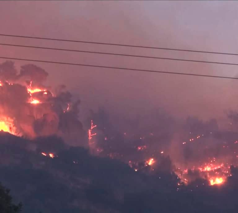 Un incendio fuera de control en Creta suma por el momento 5.000 evacuados