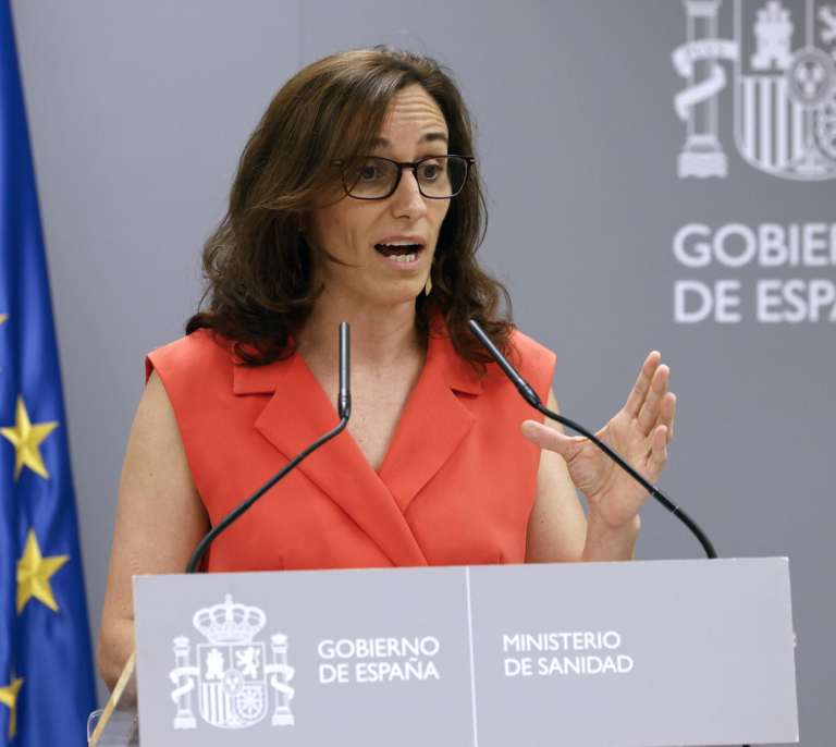Mónica García, la ministra que no ha podido 'anestesiar' a los médicos al frente de Sanidad
