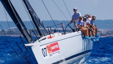 Felipe VI entrena a bordo del Aifos de la Armada antes de la Copa del Rey de vela
