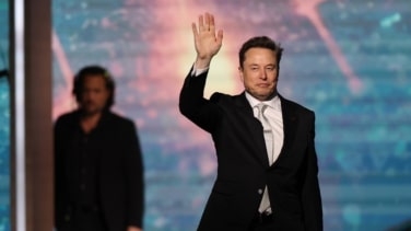 Grok, la IA de Elon Musk, alaba a Hitler en X y obliga a la empresa a pararla
